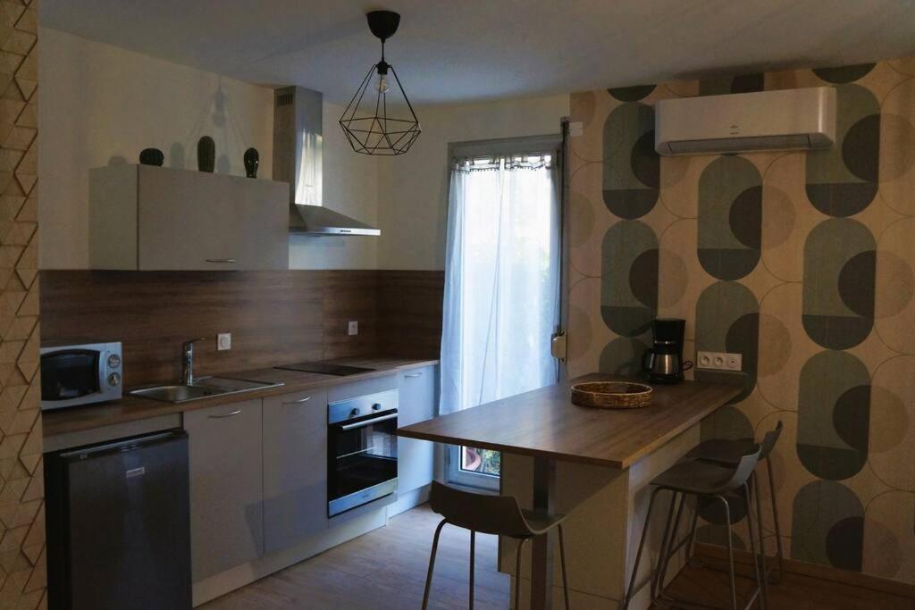 Studio Climatise Et Spacieux Situe Pres Des Parcs Vichy Bagian luar foto