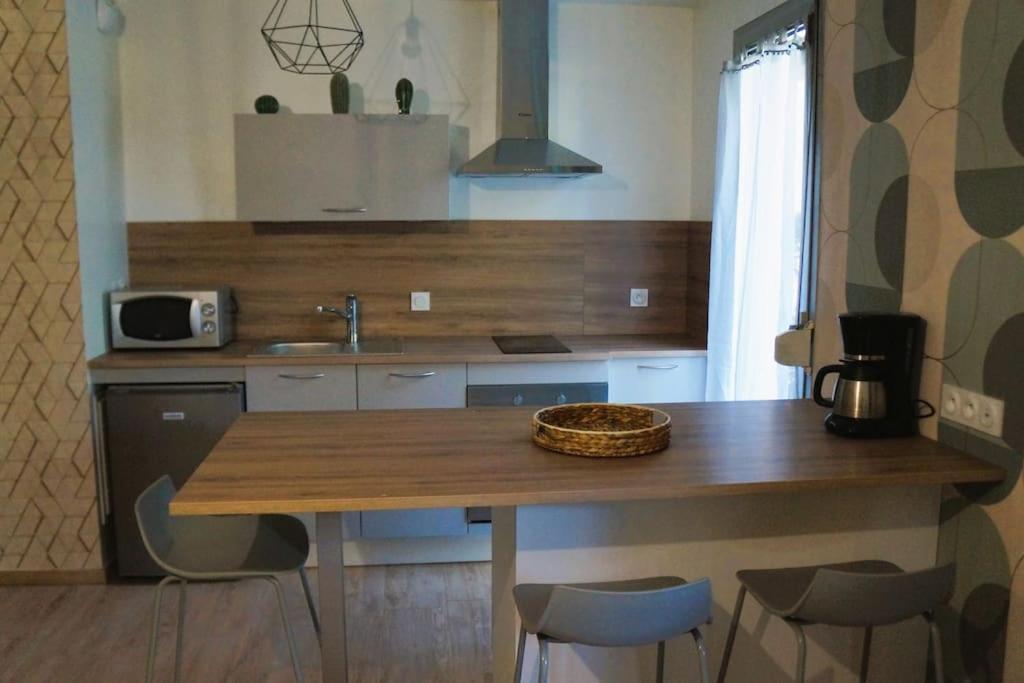 Studio Climatise Et Spacieux Situe Pres Des Parcs Vichy Bagian luar foto